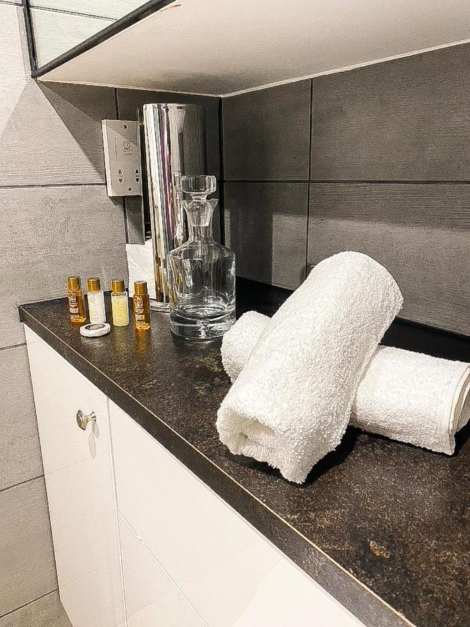 Modern Luxury Serviced Duplex Apartments By Repose- 150 Metro Court, 西布罗姆维奇 外观 照片