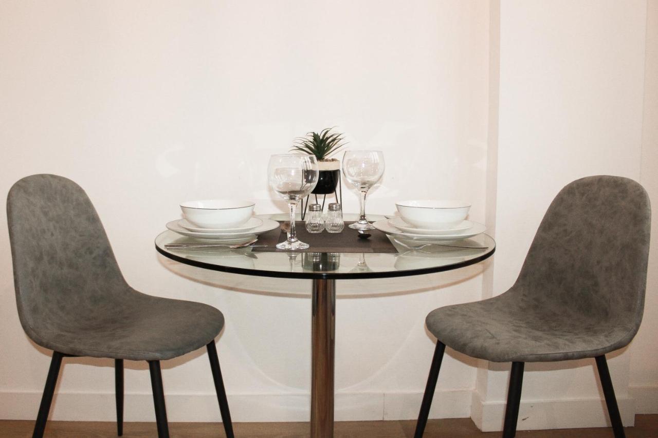 Modern Luxury Serviced Duplex Apartments By Repose- 150 Metro Court, 西布罗姆维奇 外观 照片